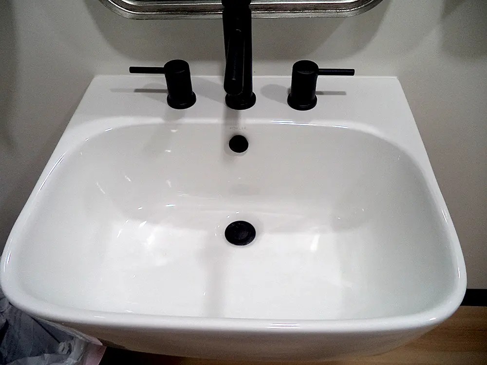 New sink installation for homes and businesses